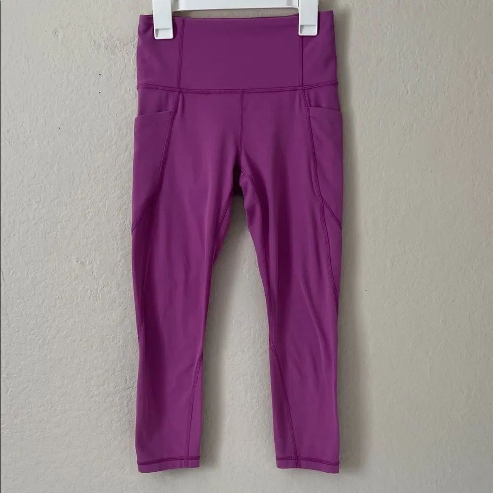 Athleta Women's Ultimate Stash Pocket Capri Leggings Purple in Size XS